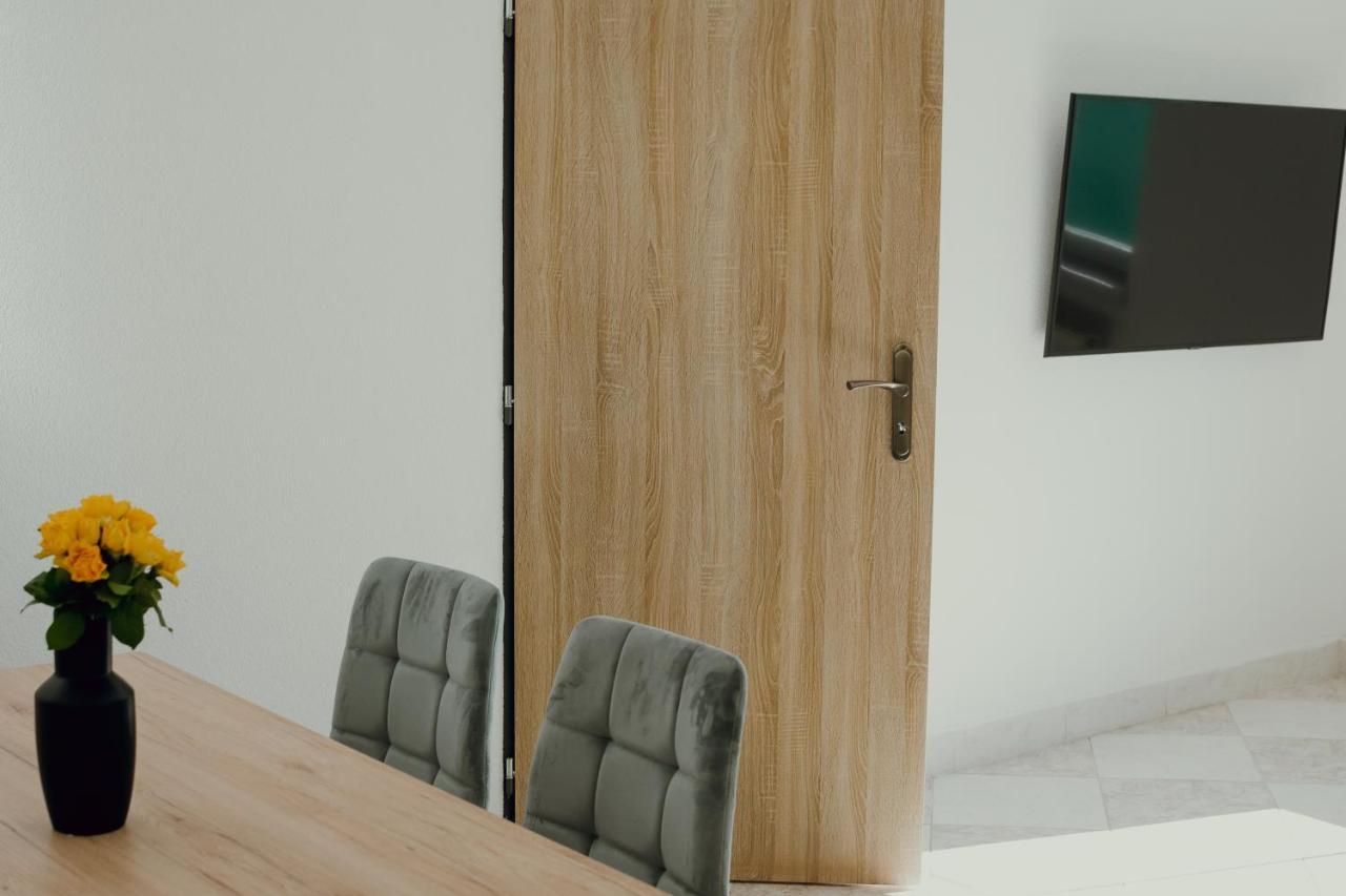 Apartman Emily เบรซโน ภายนอก รูปภาพ